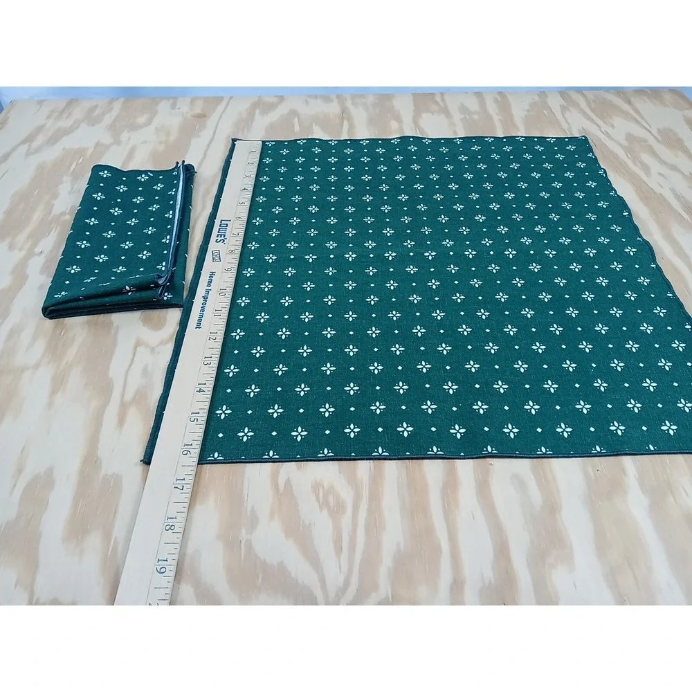 Vintage Lot Of 2 Green Napkins Festive Green Christmas Dinner Table‎ Napkins